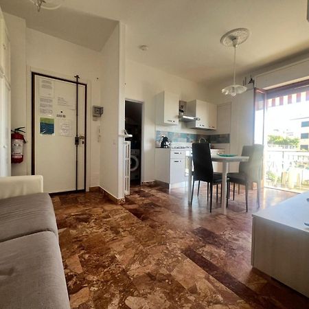 Apartment Aurora & Nicole Ideal Per Biker Con Terazza Vista Mare Parcheggio E Wi-Fi Gratuiti 피에트라리구레 외부 사진