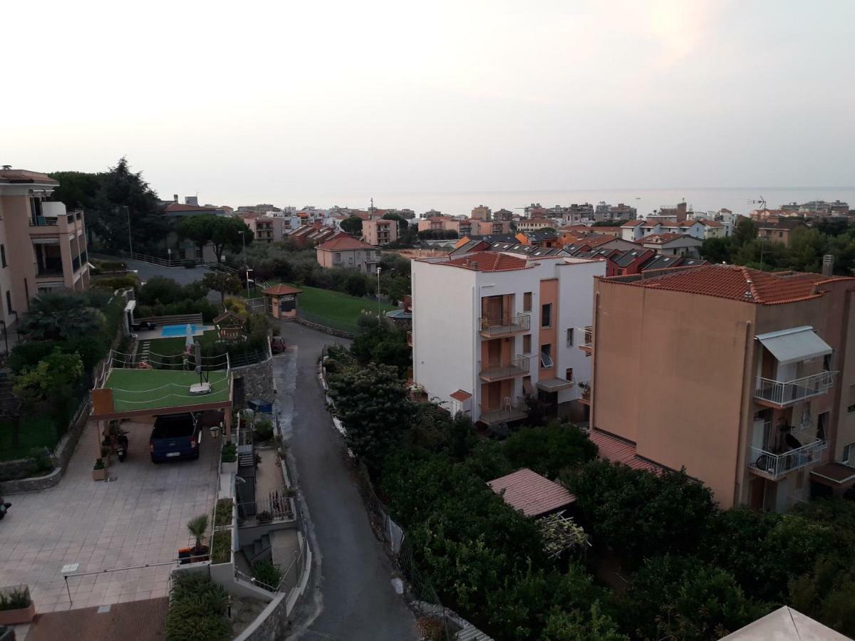 Apartment Aurora & Nicole Ideal Per Biker Con Terazza Vista Mare Parcheggio E Wi-Fi Gratuiti 피에트라리구레 외부 사진